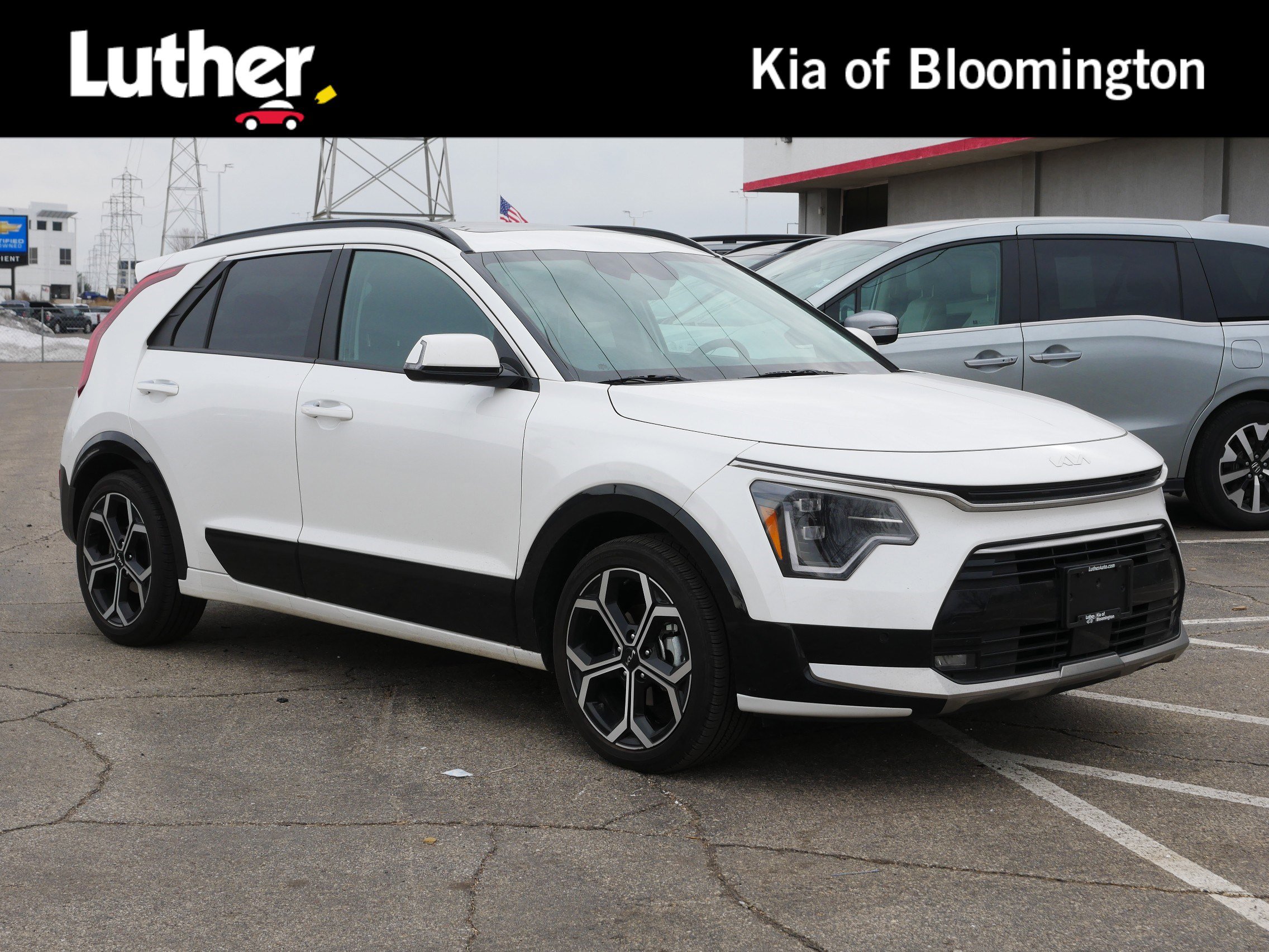 Used 2024 Kia Niro SX Touring image 1