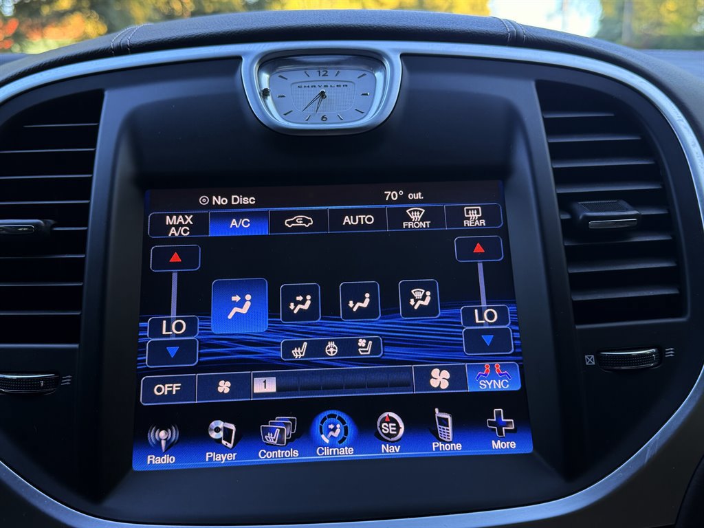 Used 2013 Chrysler 300 C Luxury Series RWD image 17