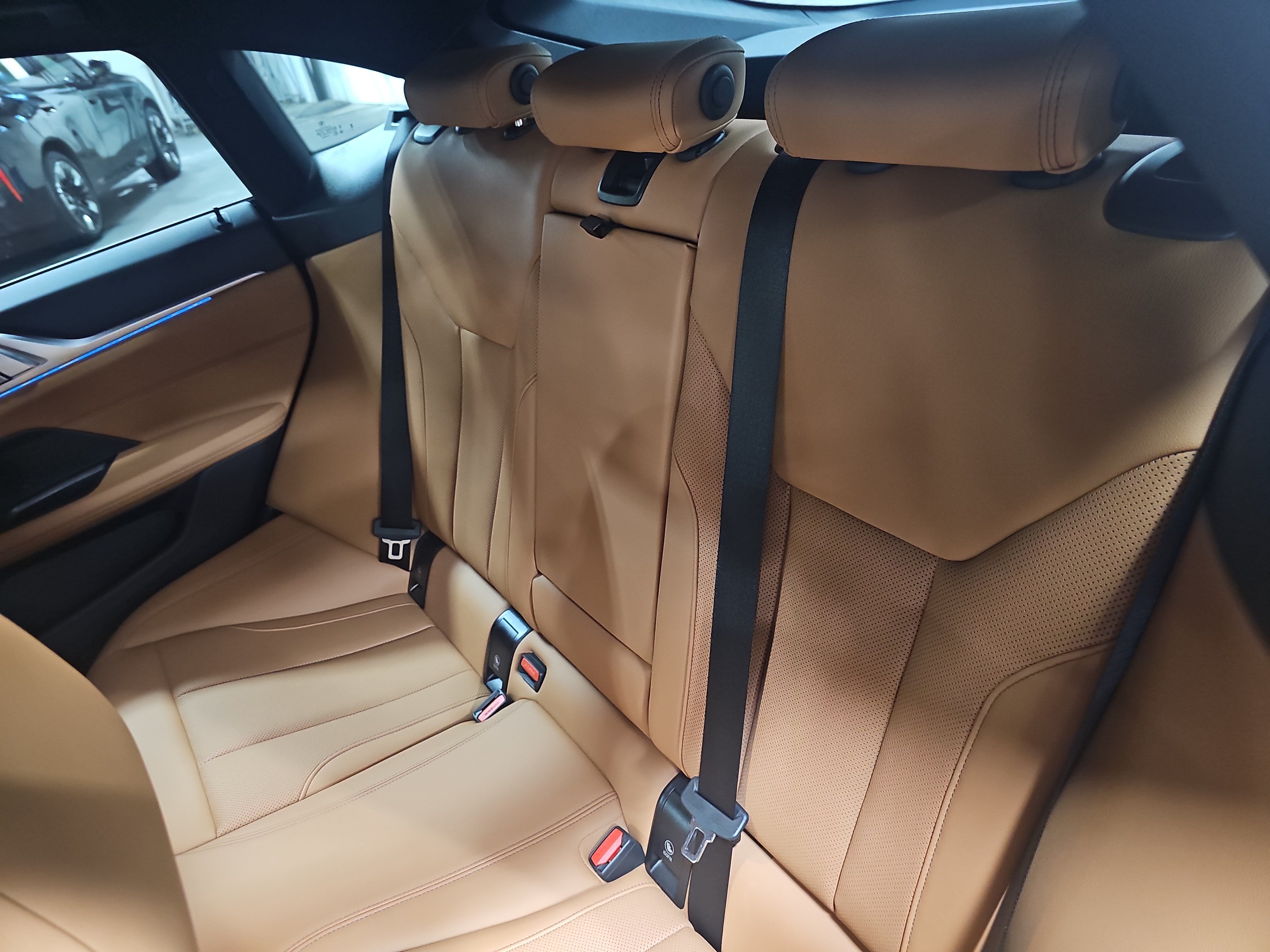 Used 2023 BMW i4 eDrive35 w/ Premium Package RWD image 16