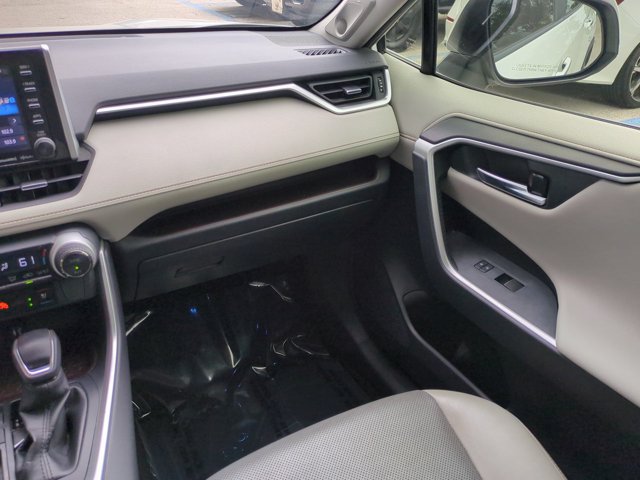 Used 2019 Toyota RAV4 Limited FWD image 16