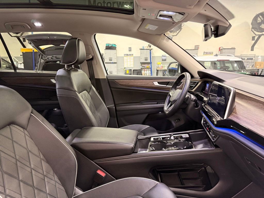 Used 2024 Volkswagen Atlas SEL Premium R-Line AWD/4WD image 30