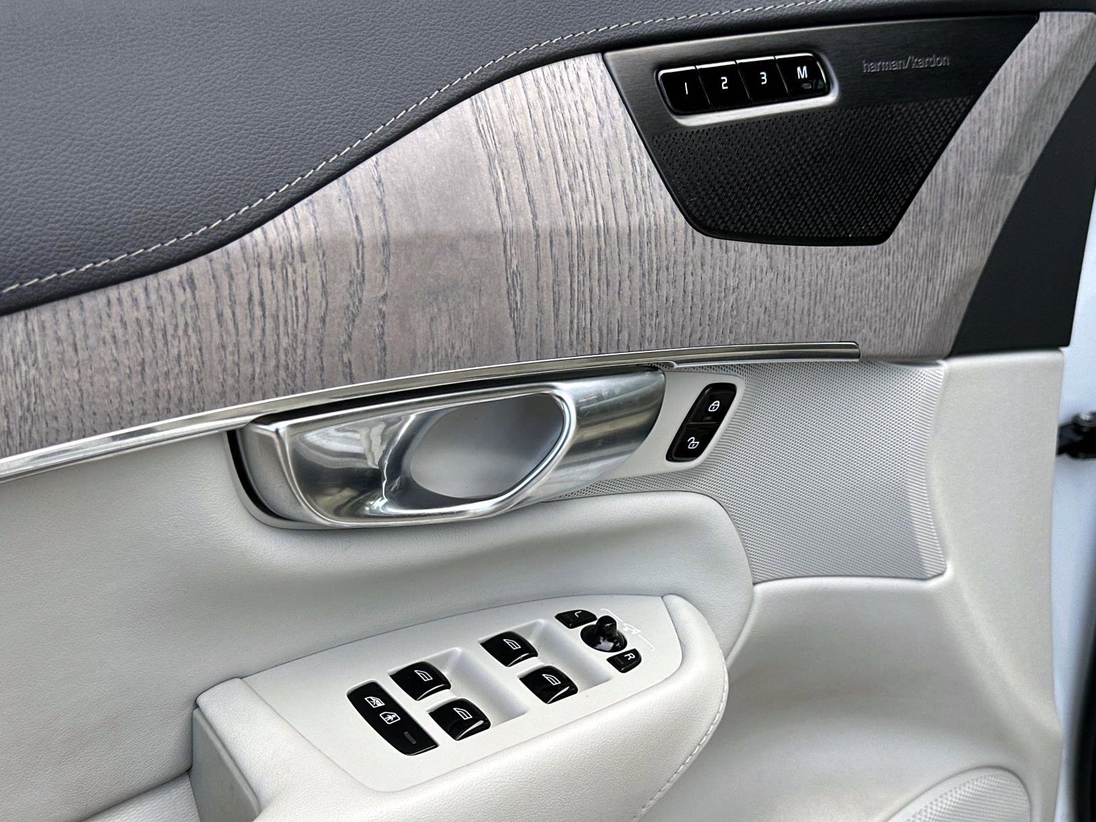 Certified 2023 Volvo XC90 B6 Ultimate w/ Protection Package Premier image 18