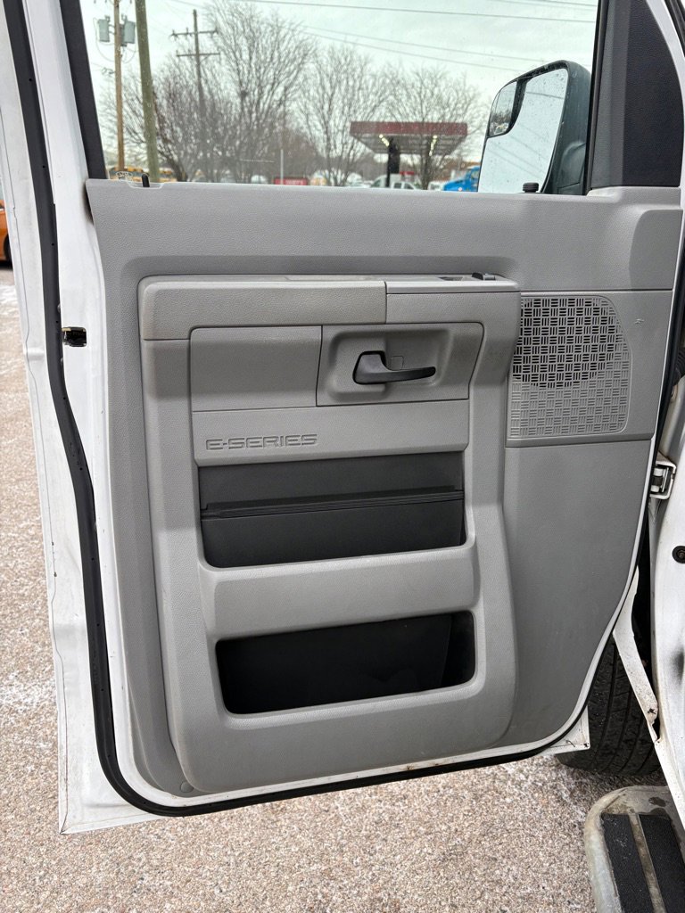 Used 2014 Ford E-250 and Econoline 250 E-250 w/ Power Group image 11