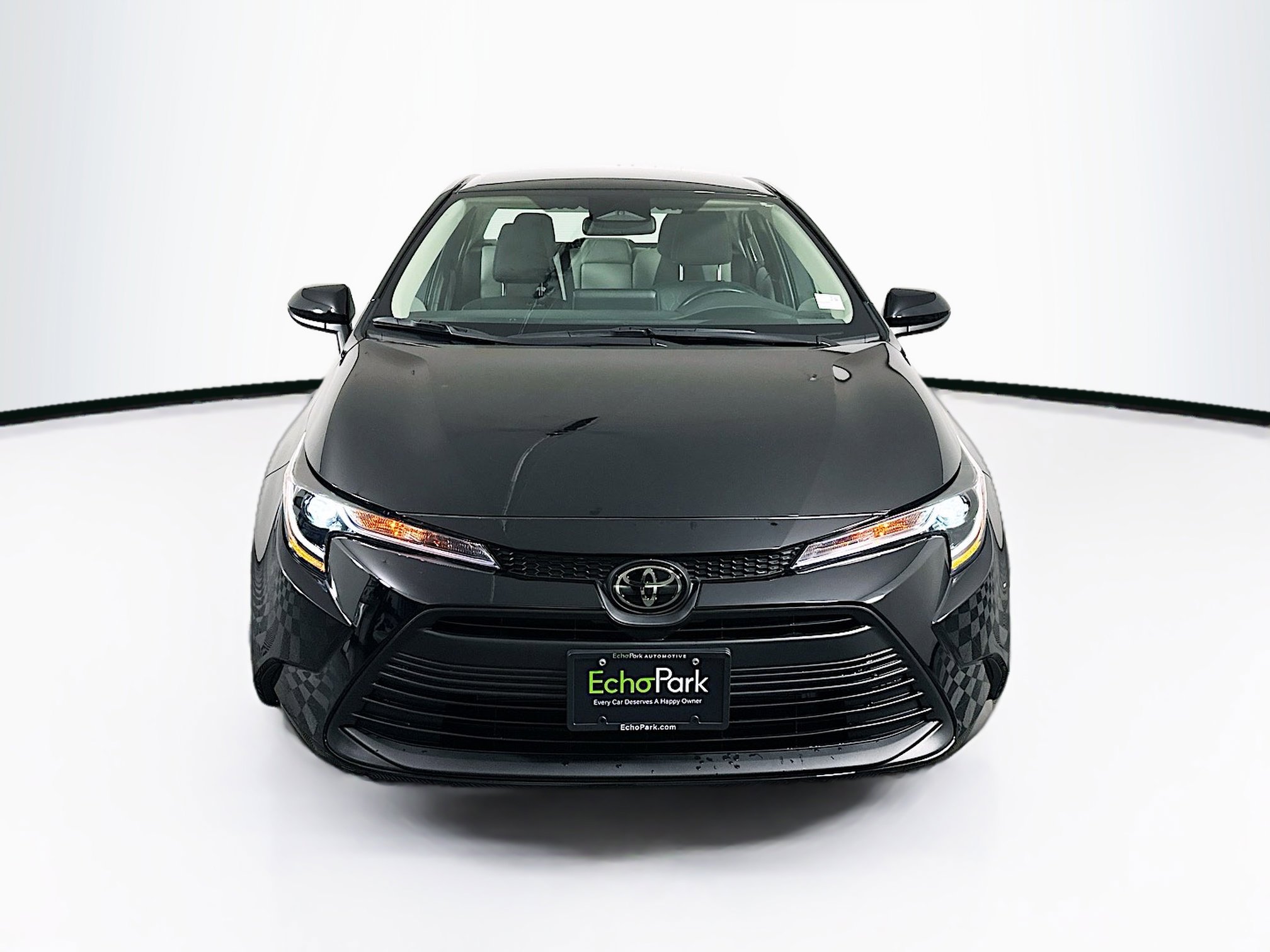 Used 2025 Toyota Corolla LE FWD image 2