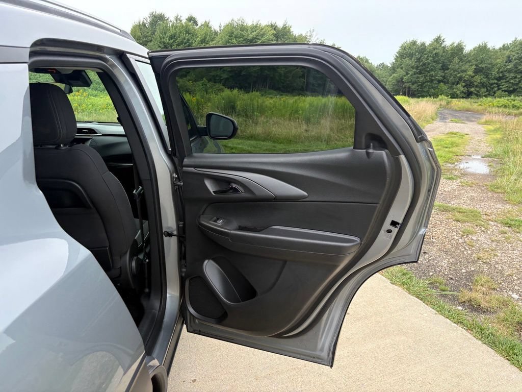 Used 2023 Chevrolet TrailBlazer LT FWD image 31