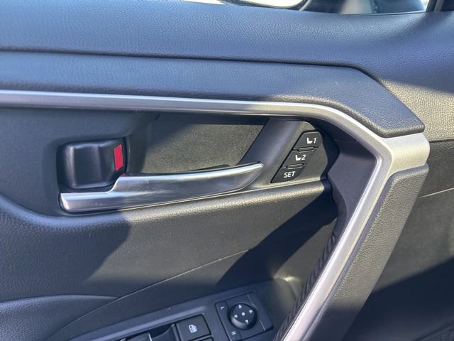Used 2022 Toyota RAV4 XLE Premium image 39