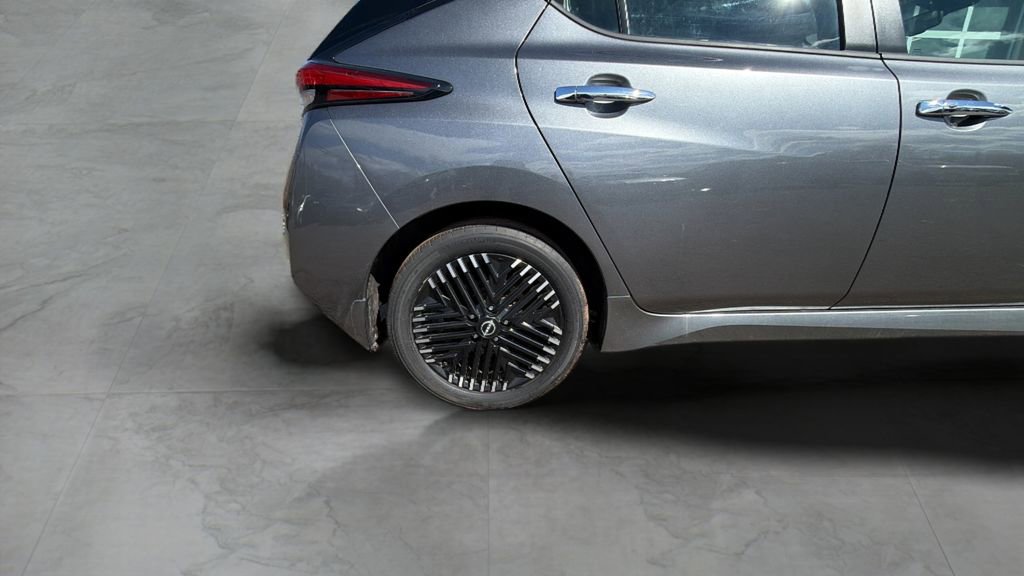 Used 2025 Nissan Leaf SV Plus image 15