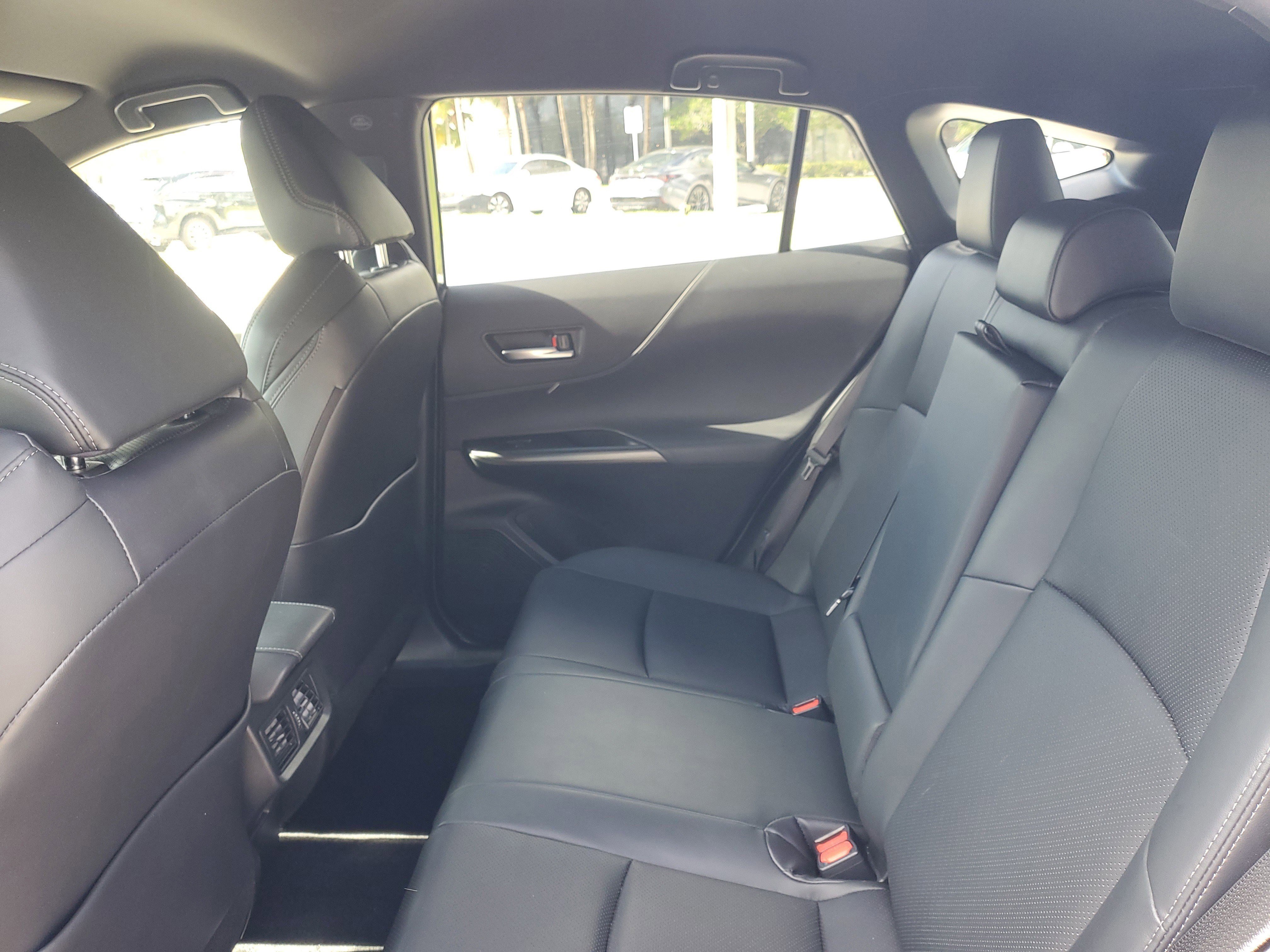 Used 2021 Toyota Venza XLE w/ Softex Package image 12