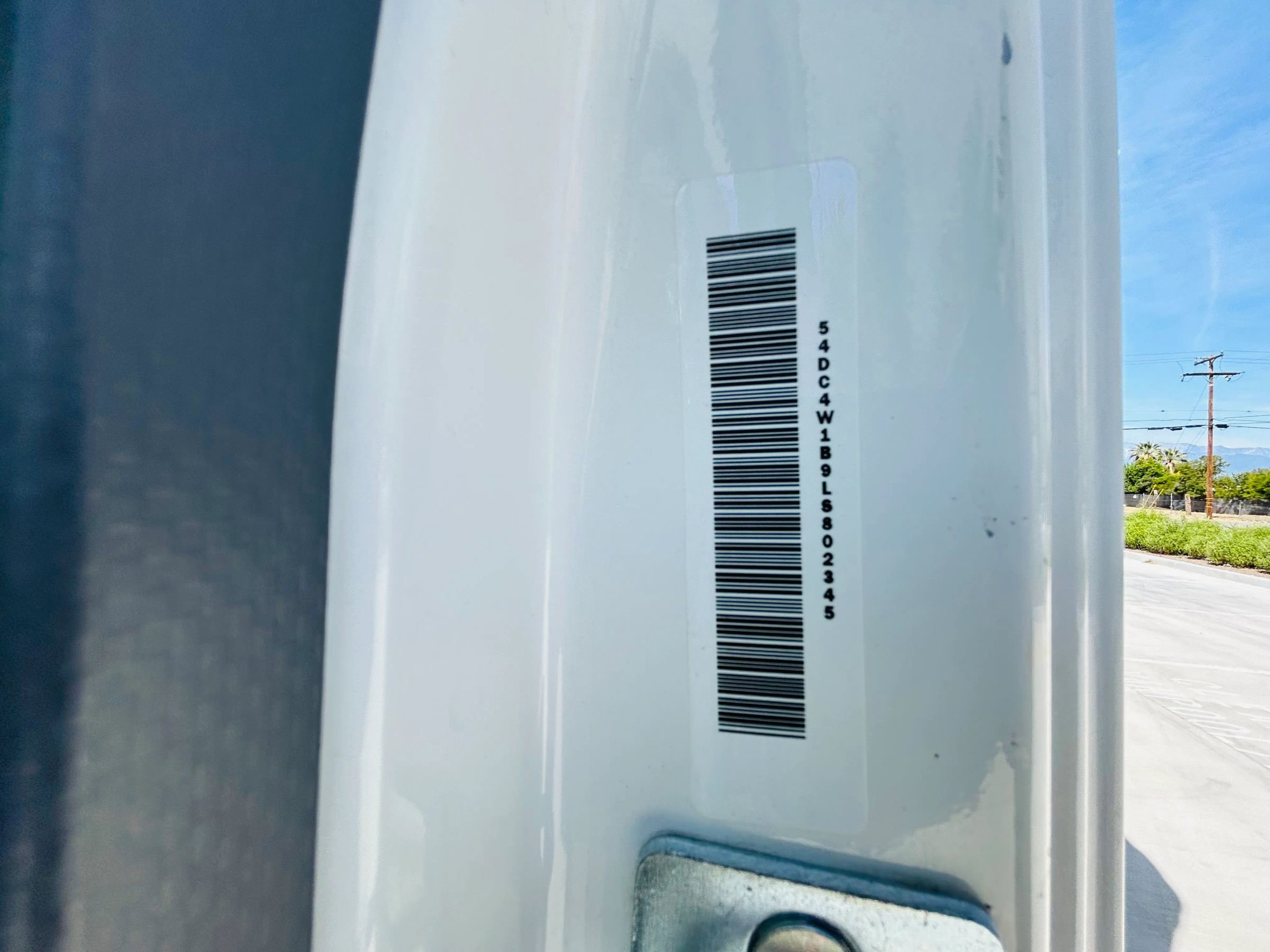 Used 2020 Isuzu NPR RWD image 7