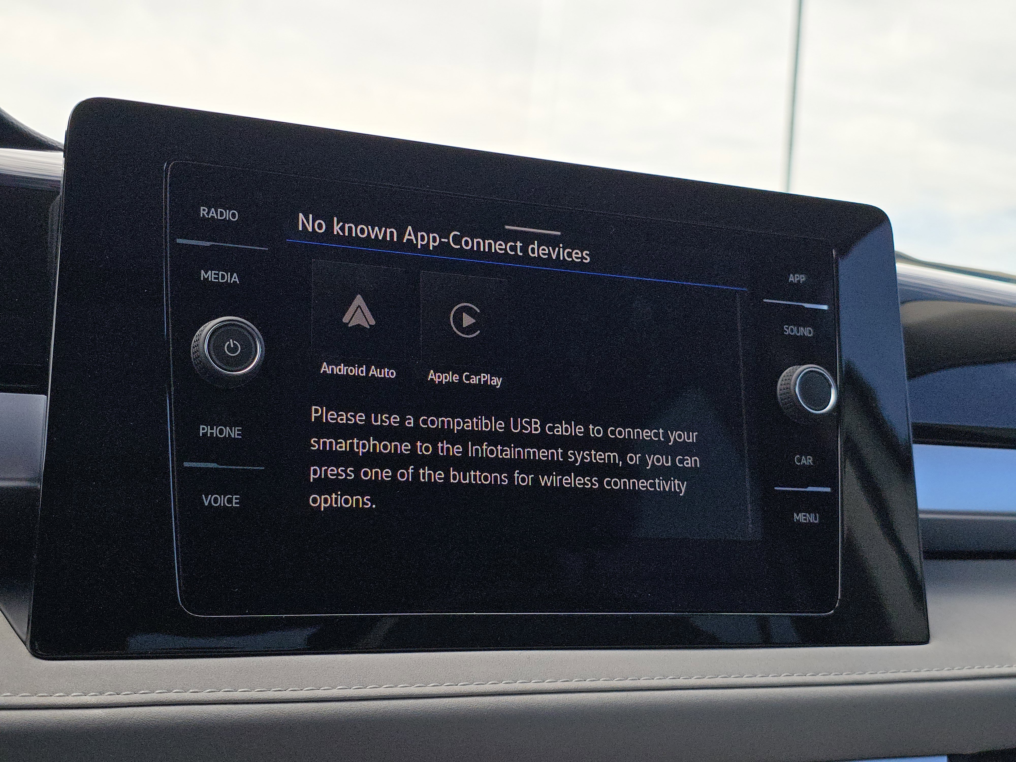 New 2025 Volkswagen Taos SE image 10