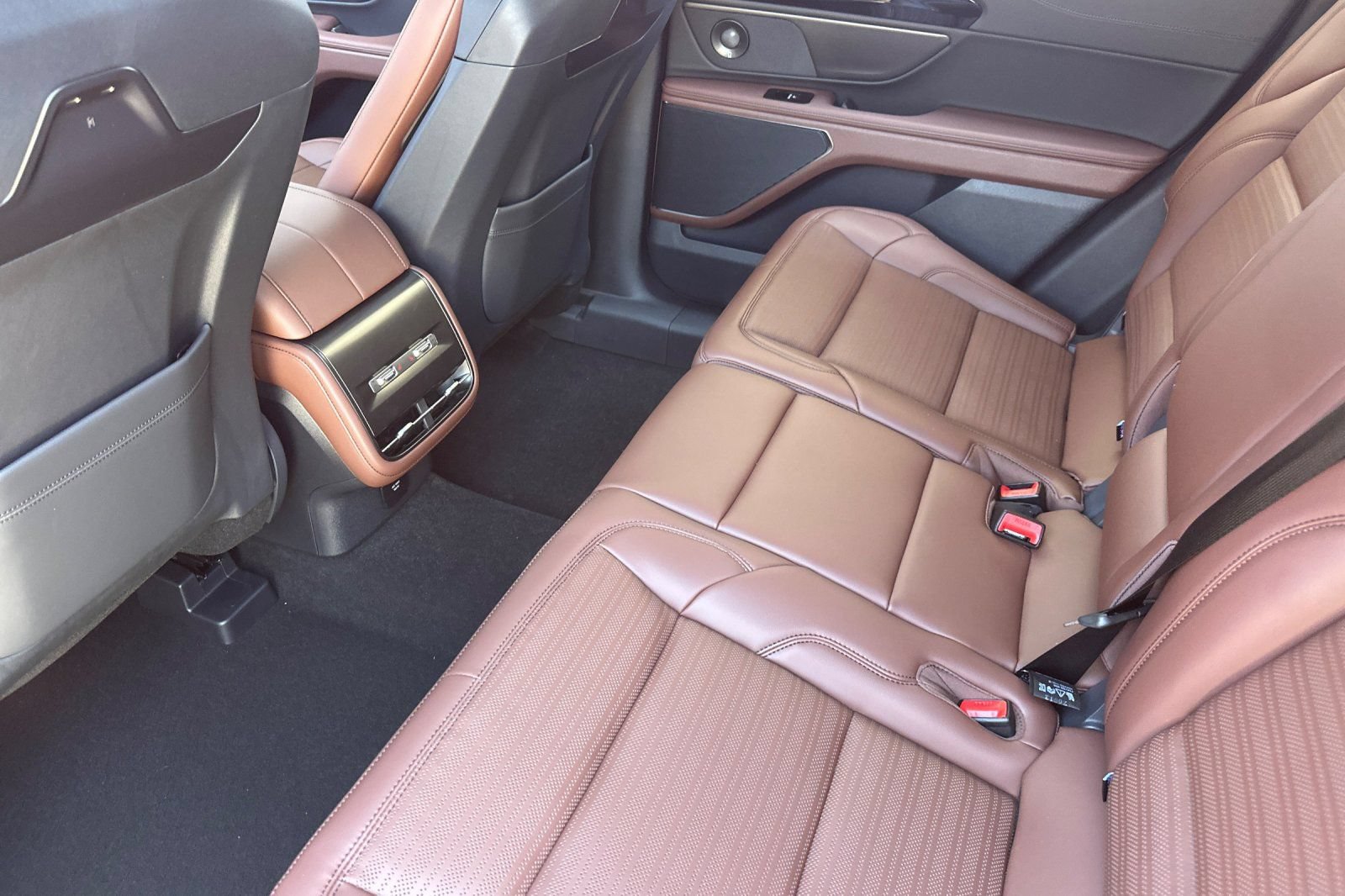 New 2026 Lincoln Nautilus Reserve w/ Jet Appearance Package AWD/4WD image 8