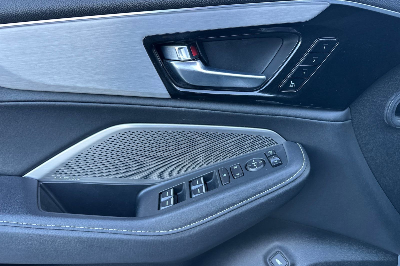 Used 2024 Acura MDX FWD w/ Technology Package image 12