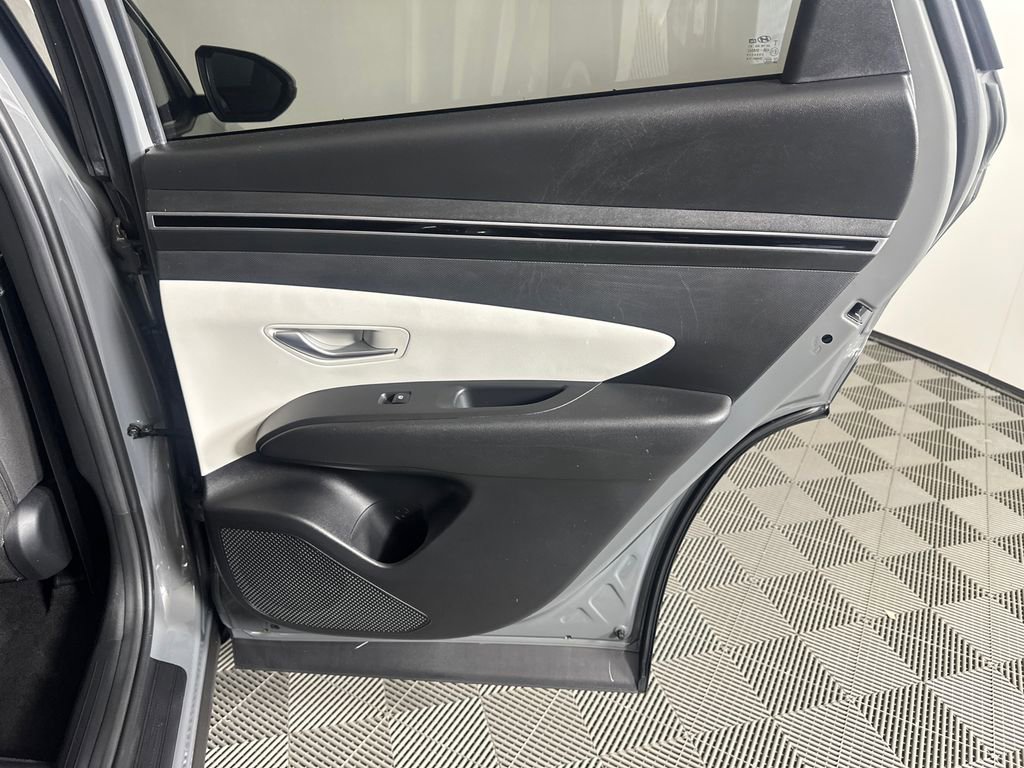 Used 2024 Hyundai Tucson SE image 16