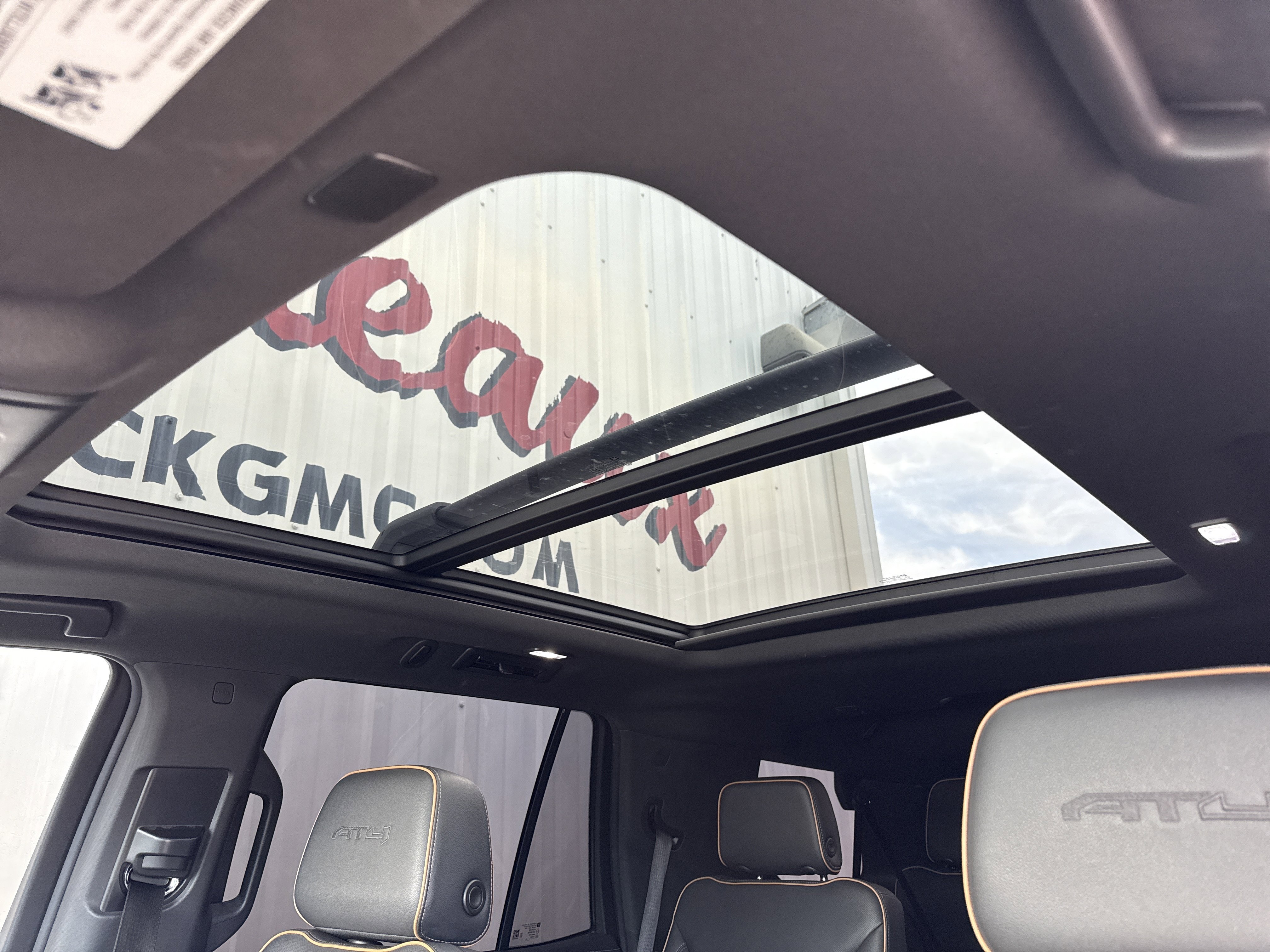 Used 2022 GMC Yukon AT4 image 22