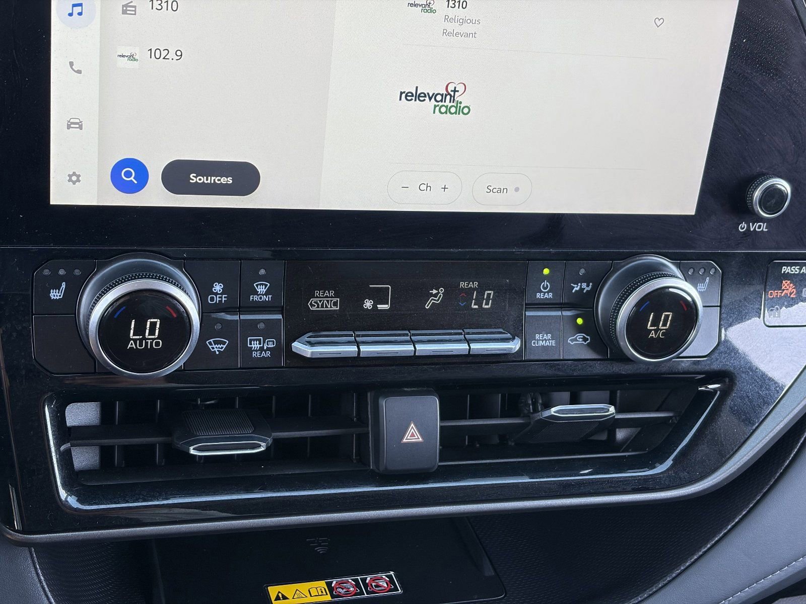 Used 2025 Toyota Highlander XLE FWD image 30