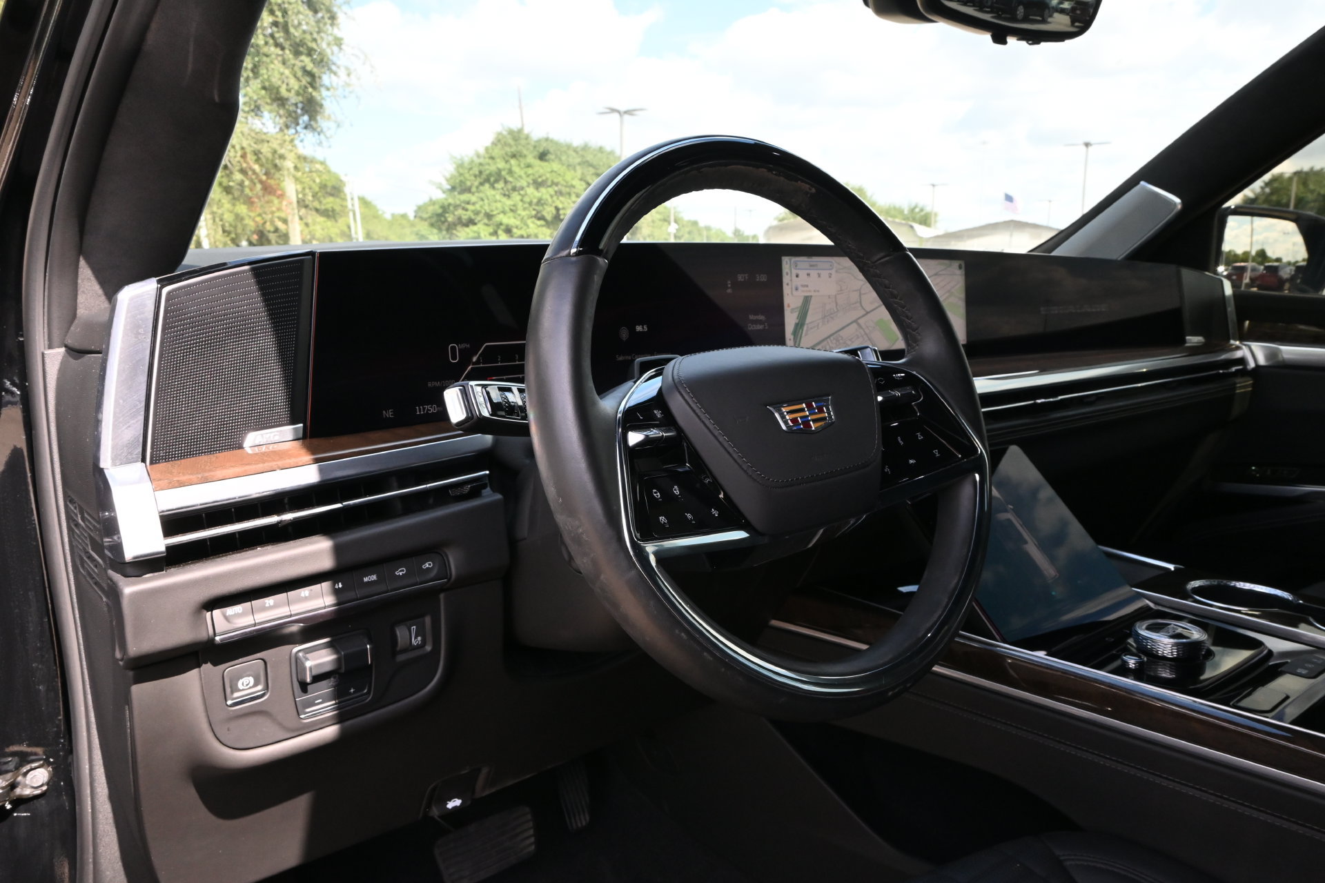 Used 2025 Cadillac Escalade Sport Platinum w/ LPO, Floor Liner Package AWD/4WD image 18