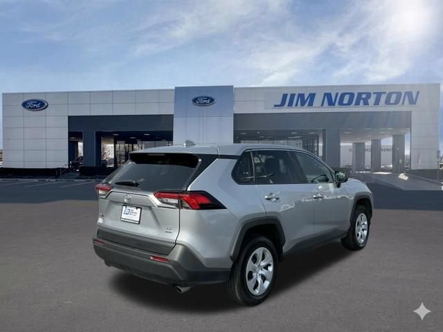 Used 2025 Toyota RAV4 LE AWD/4WD image 4