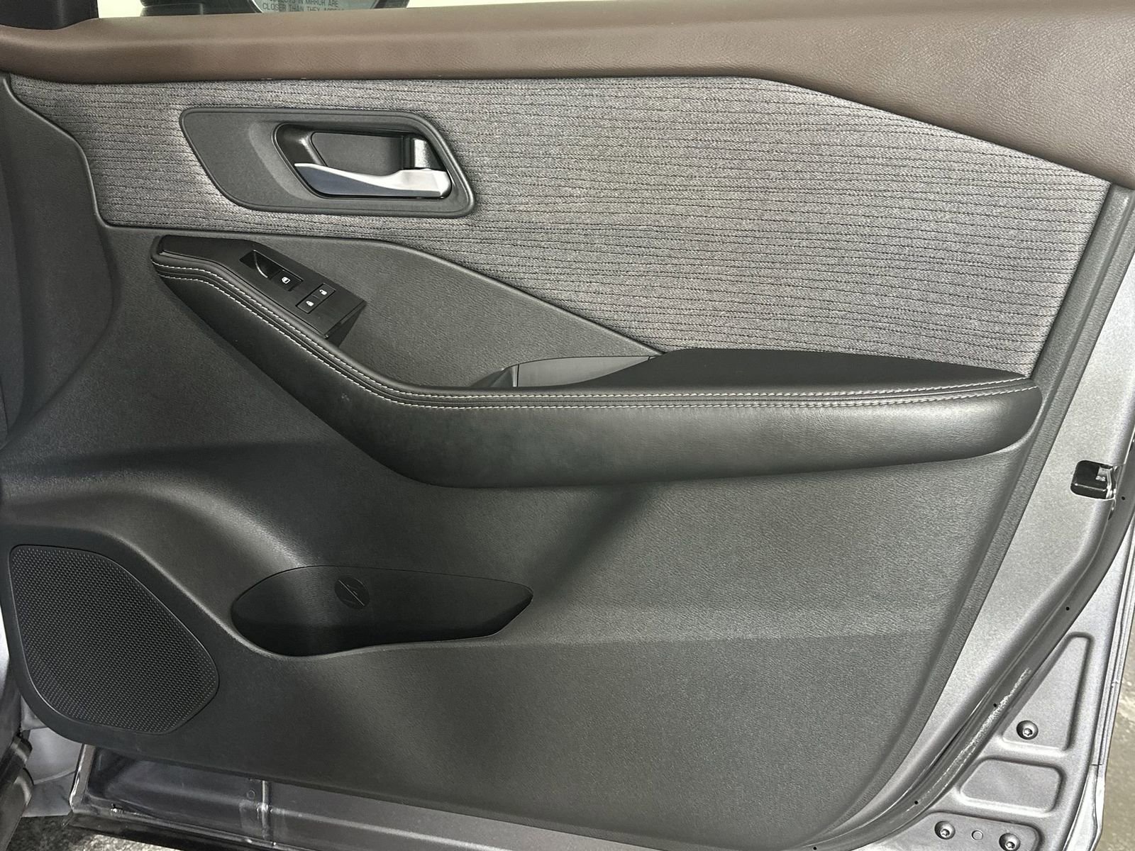 Used 2021 Nissan Rogue SV image 34