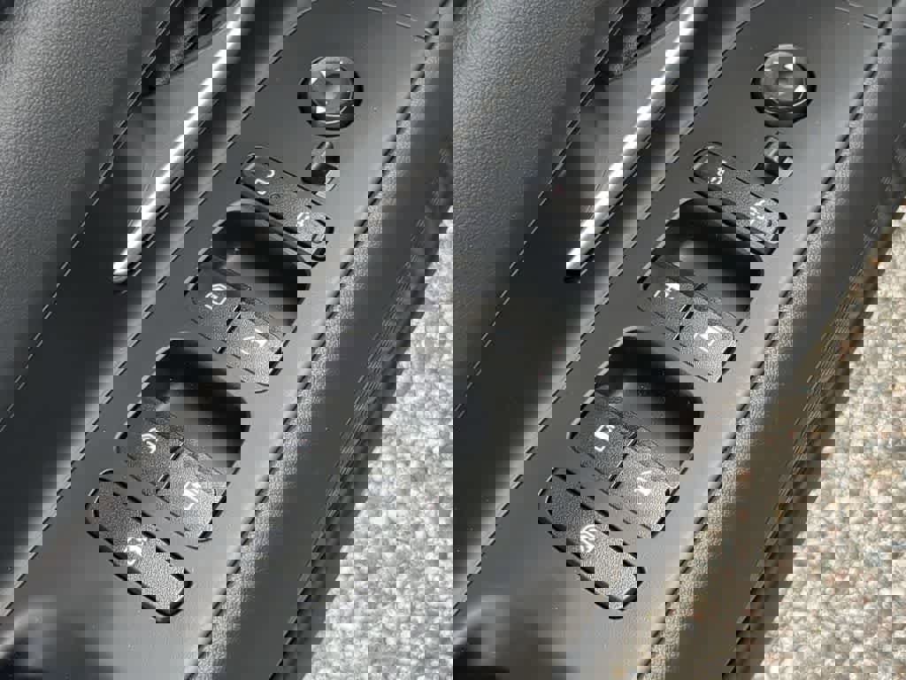 New 2025 Hyundai Elantra SE image 18