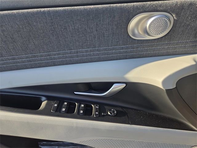 New 2025 Hyundai Elantra Limited FWD image 19