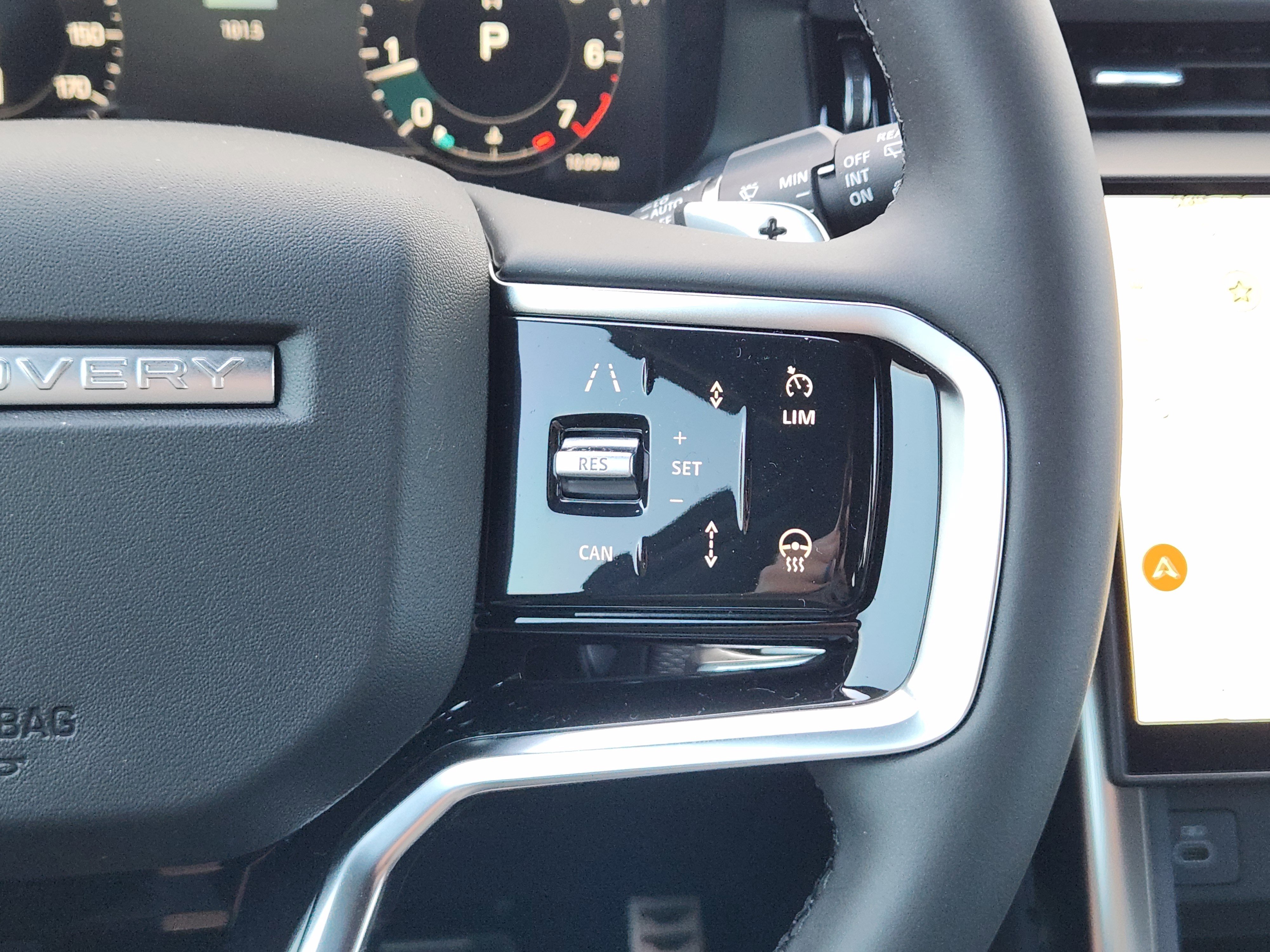 New 2025 Land Rover Discovery Sport Dynamic SE image 30