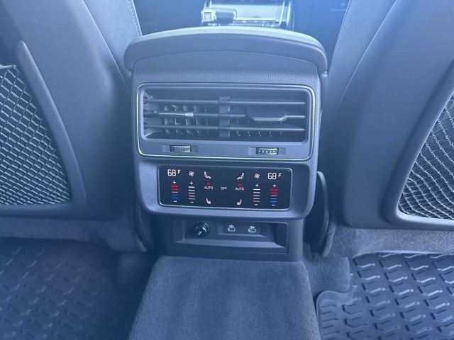 Certified 2025 Audi Q7 3.0T Premium Plus image 17