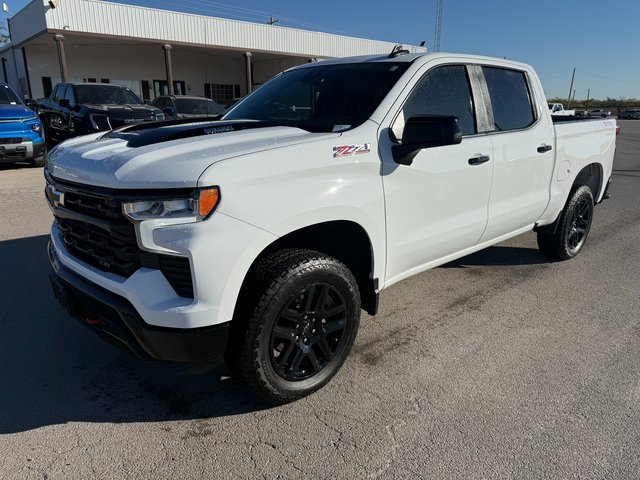Used 2024 Chevrolet Silverado 1500 LT Trail Boss w/ Convenience Package II image 2