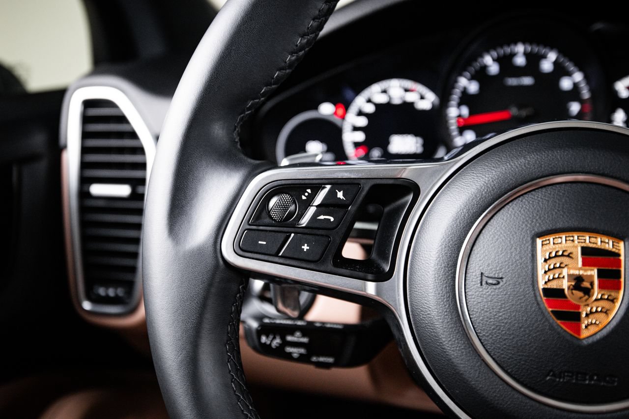 Certified 2023 Porsche Cayenne Platinum Edition AWD/4WD image 17