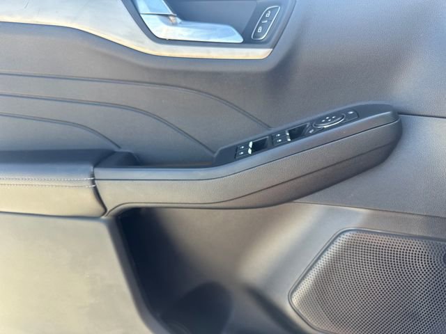 Used 2021 Ford Escape SE w/ SE Sport Appearance Package image 22