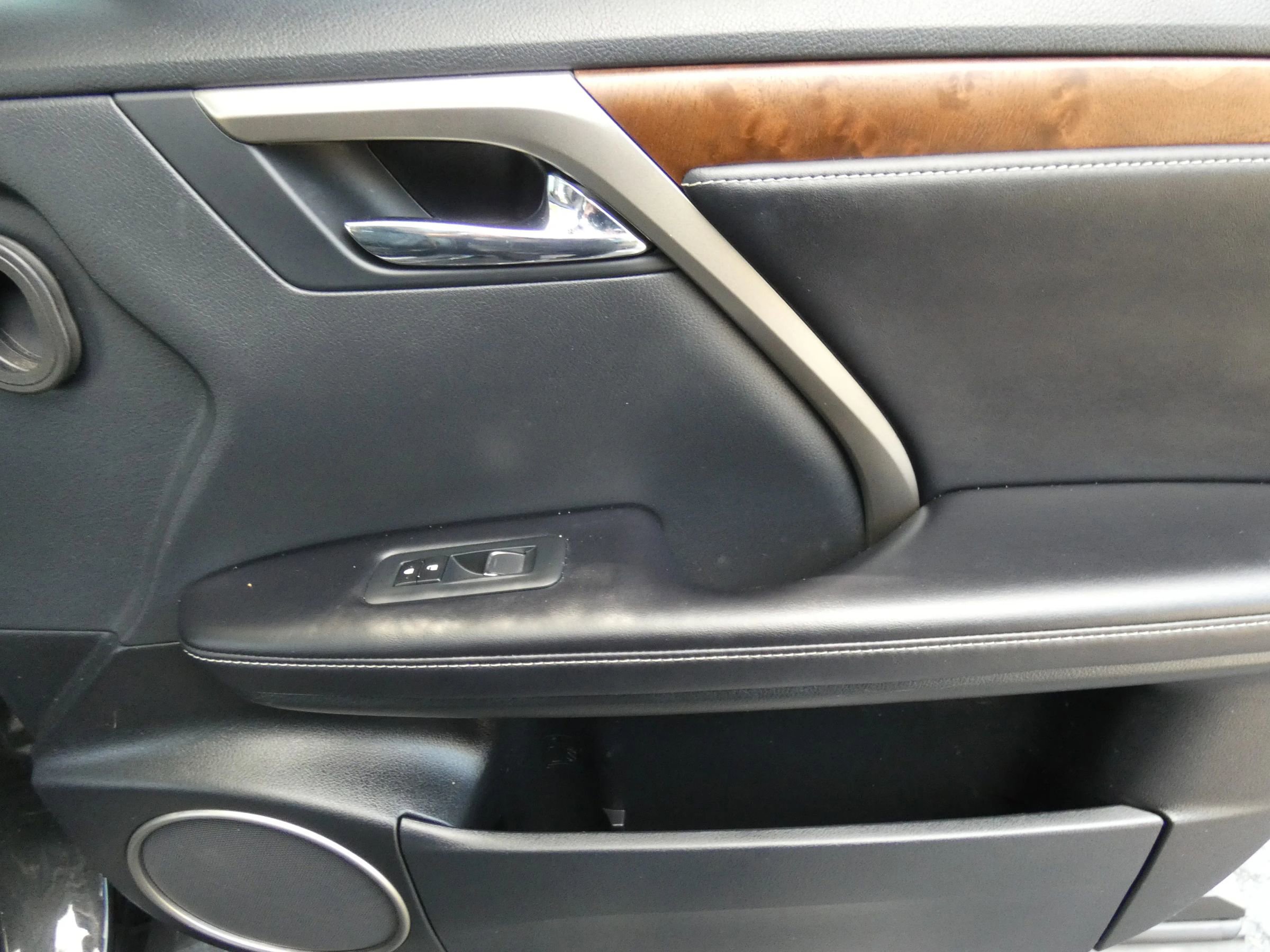 Used 2020 Lexus RX 350L FWD w/ Premium Package image 33