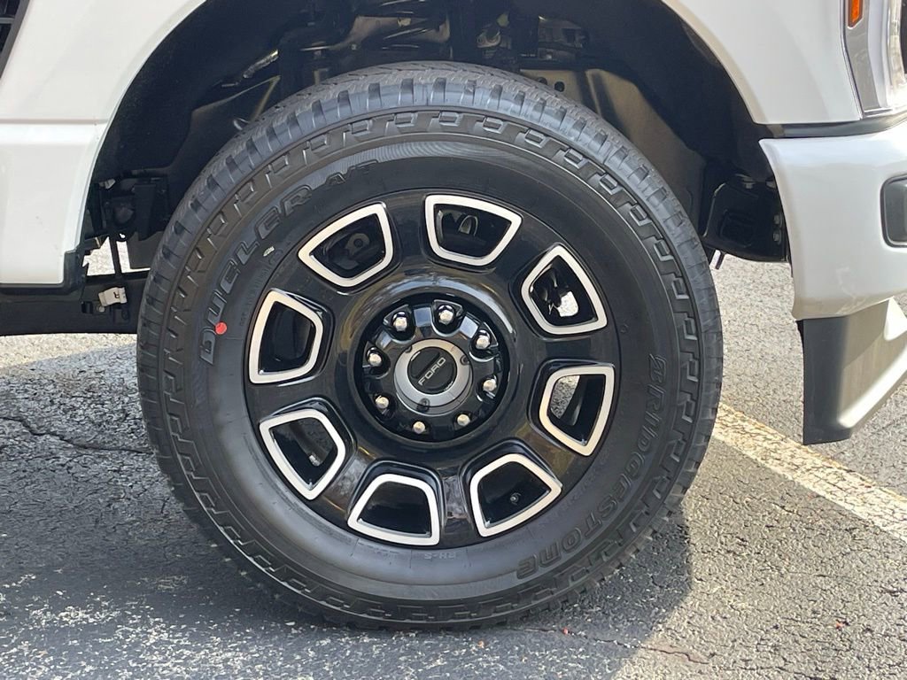 Used 2026 Ford F350 Platinum w/ FX4 Off-Road Package image 10