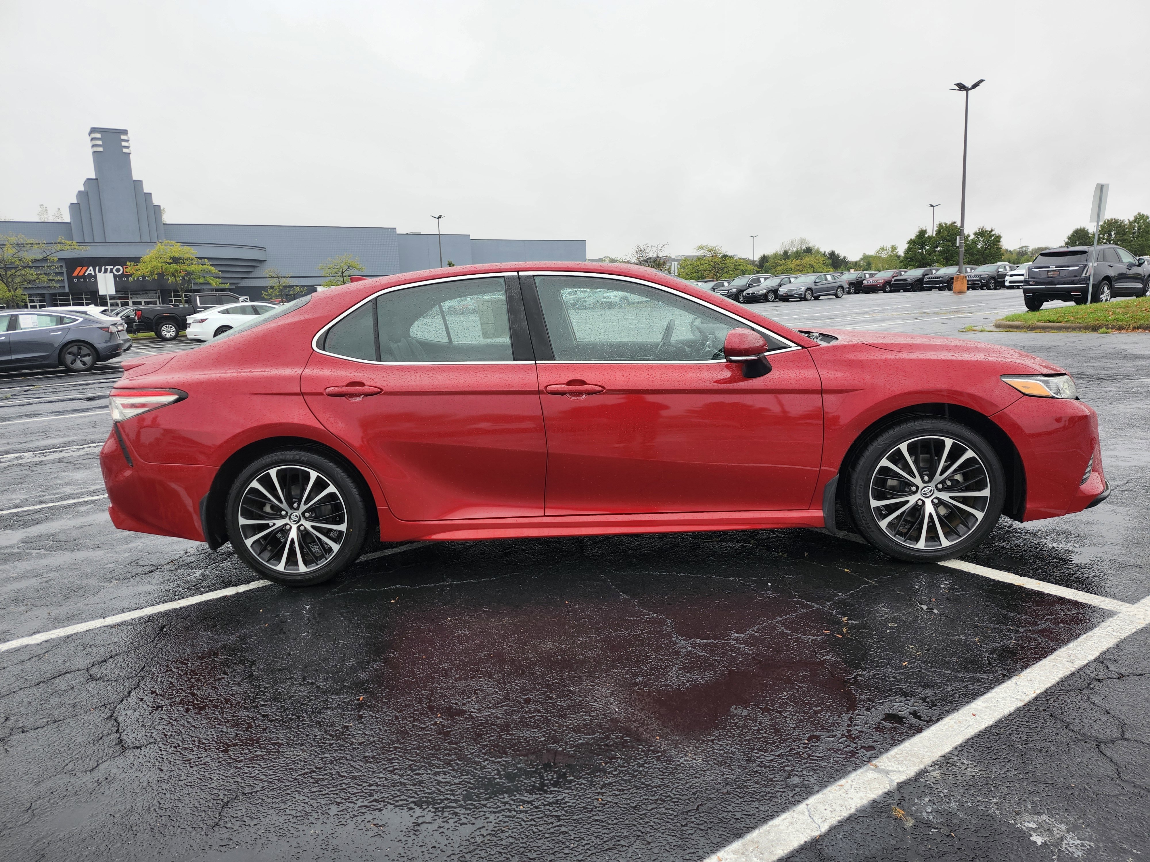 Used 2020 Toyota Camry SE image 11