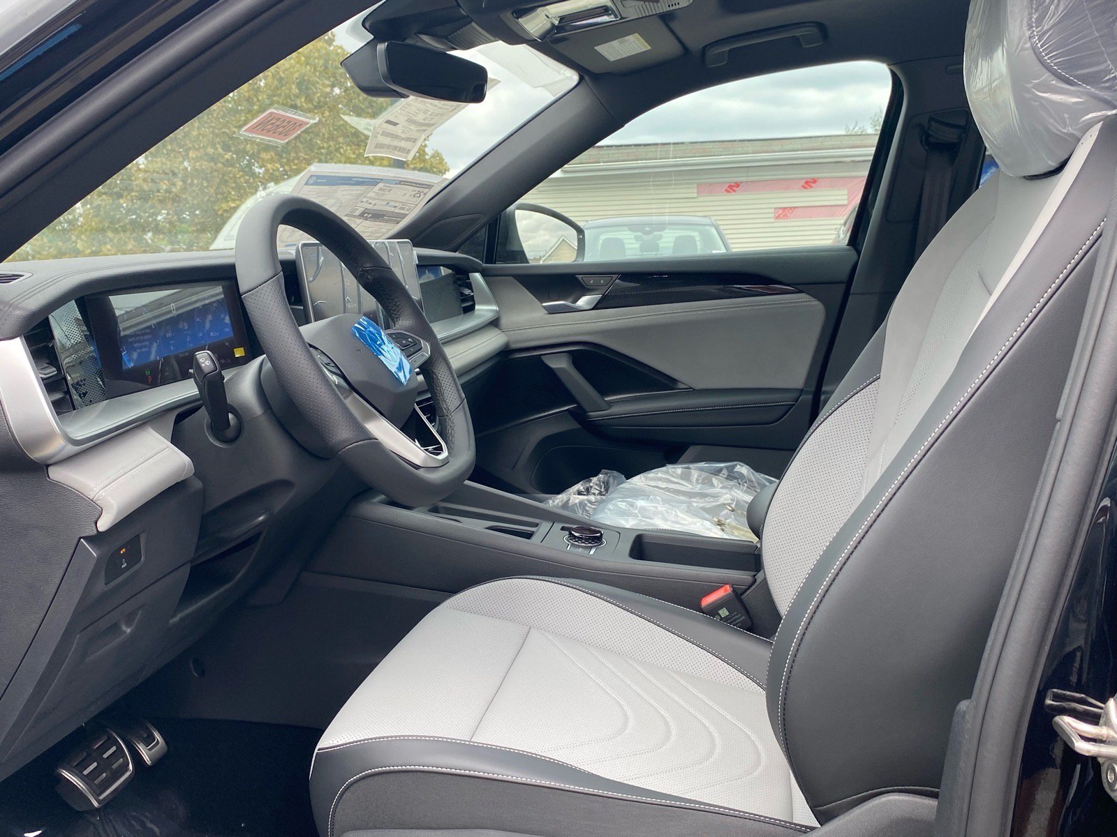 New 2026 Volkswagen Tiguan SE R-Line AWD/4WD image 7