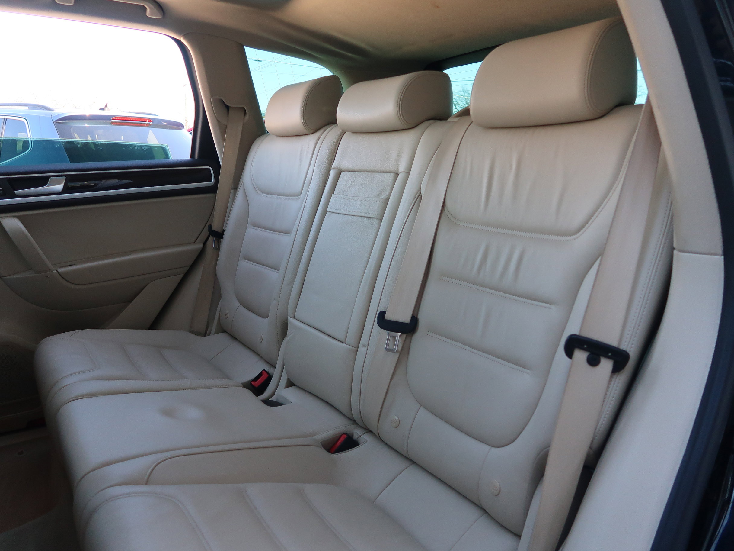 Used 2014 Volkswagen Touareg Executive image 37