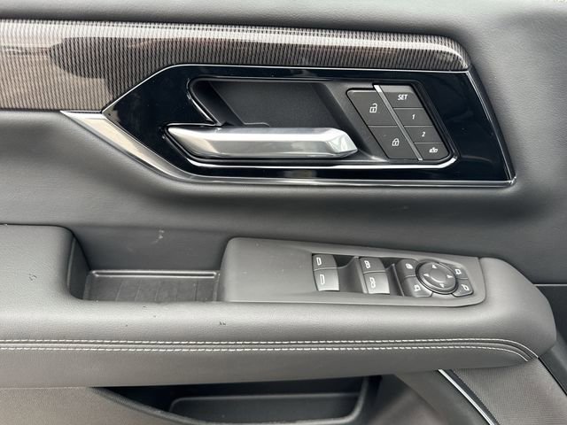 New 2026 GMC Yukon Elevation w/ LPO, Hit The Road Package image 13