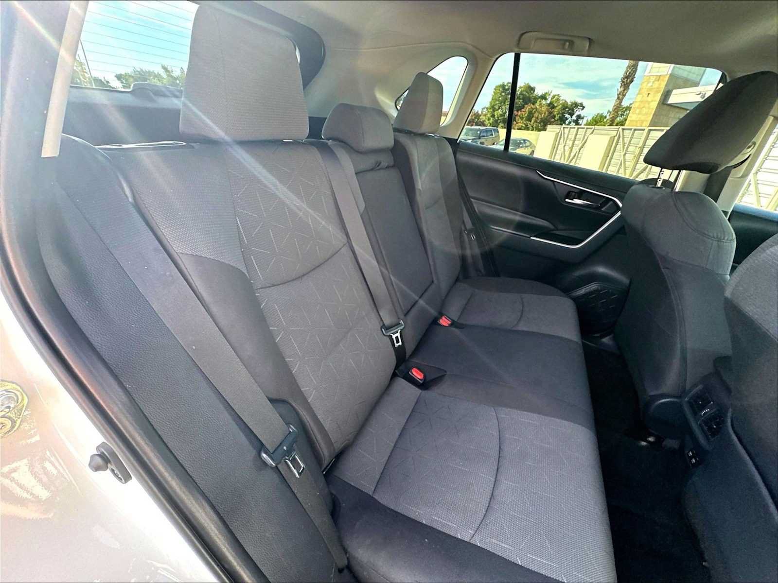 Used 2019 Toyota RAV4 XLE AWD/4WD image 28