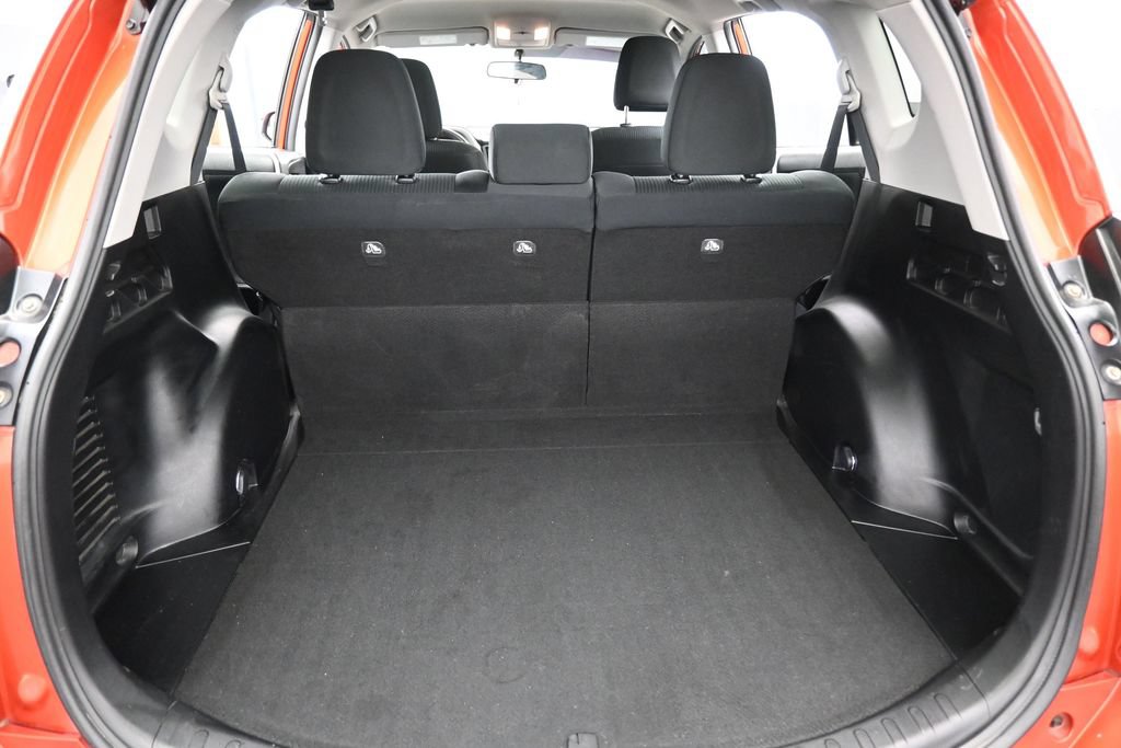 Used 2016 Toyota RAV4 LE AWD/4WD image 13
