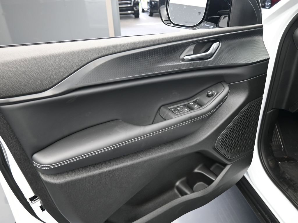 Used 2025 Jeep Grand Cherokee L Laredo image 15