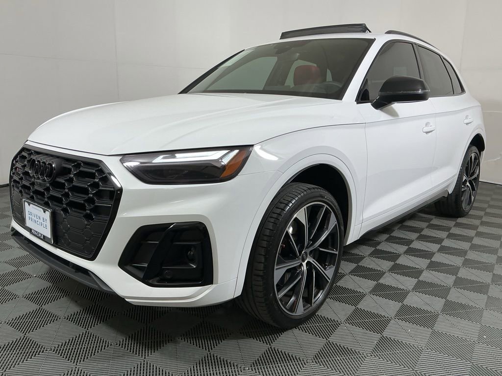 Used 2024 Audi SQ5 Premium Plus w/ Premium Plus Package image 2