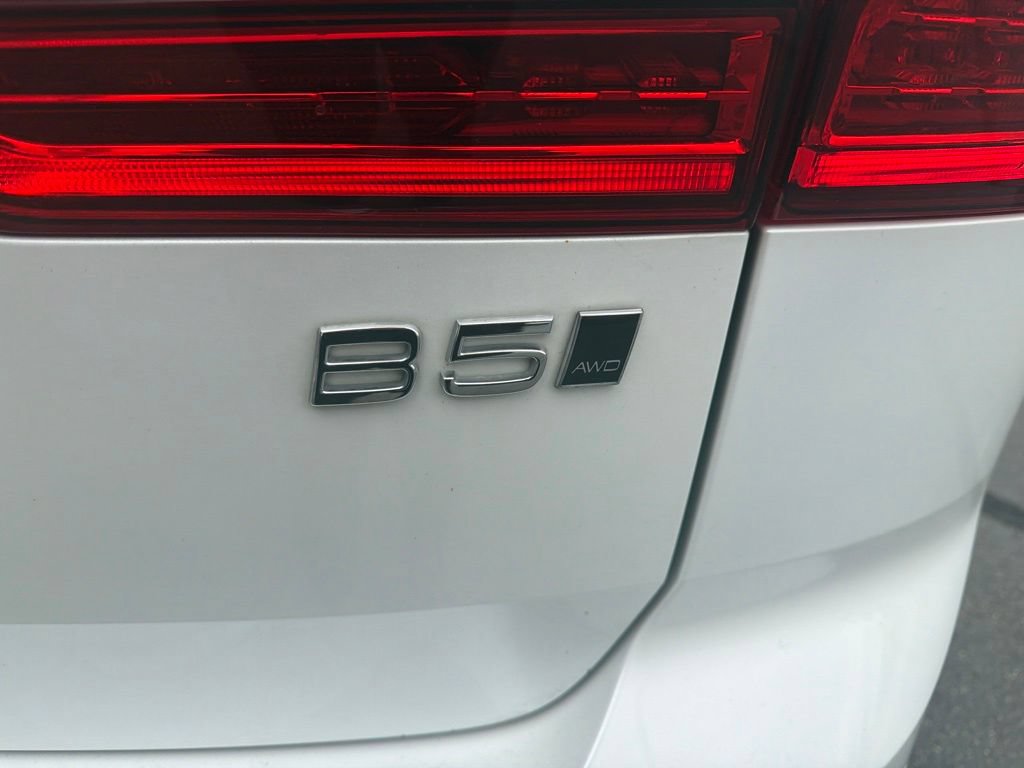 Used 2023 Volvo XC60 B5 Plus w/ Climate Package AWD/4WD image 4