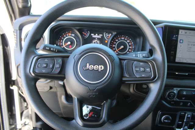 Used 2025 Jeep Gladiator Sport AWD/4WD image 17
