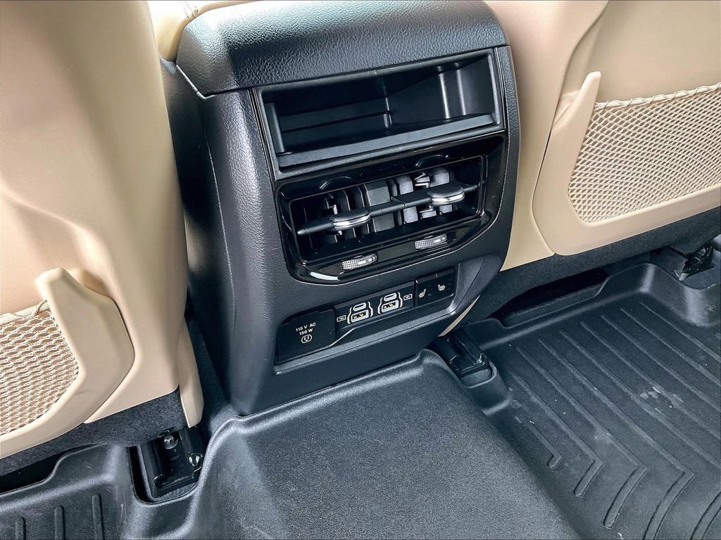 Used 2023 Jeep Grand Cherokee Limited image 25