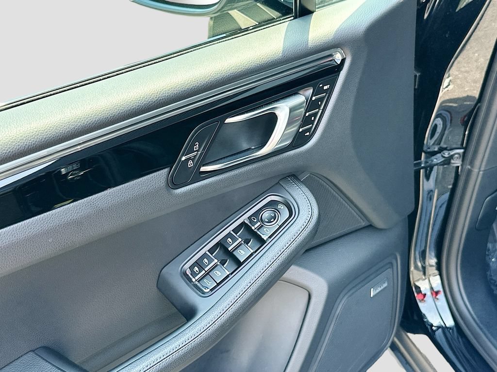 Certified 2025 Porsche Macan S AWD/4WD image 20