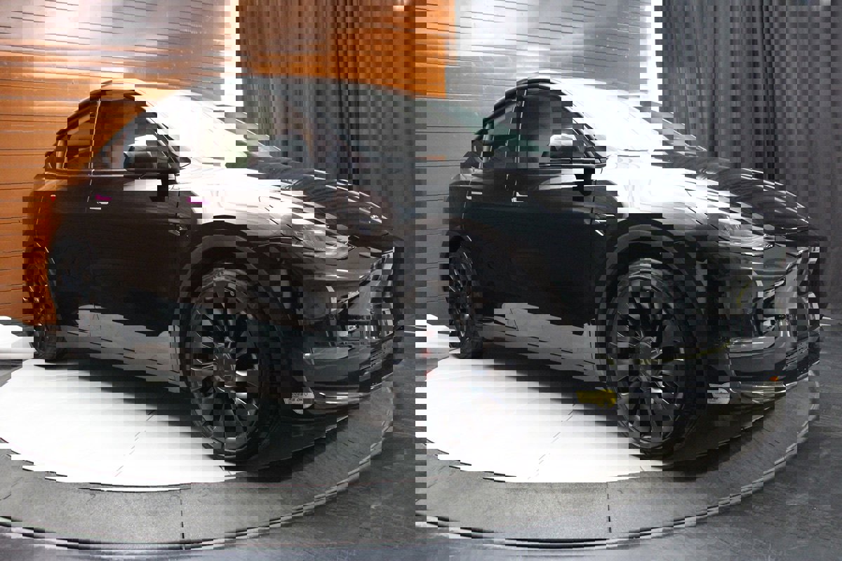 Used 2022 Tesla Model Y Performance image 9