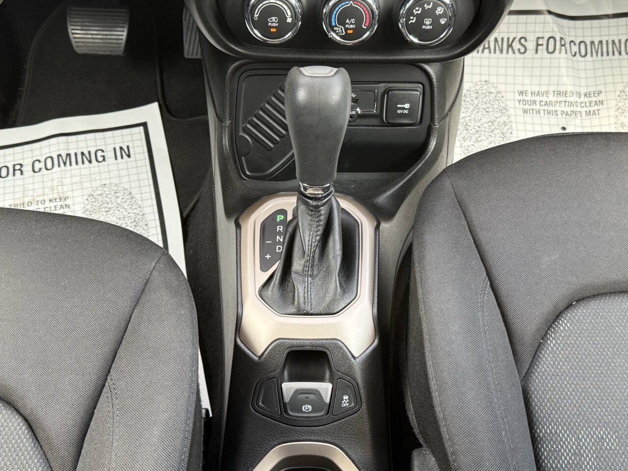 Used 2016 Jeep Renegade Latitude FWD image 19
