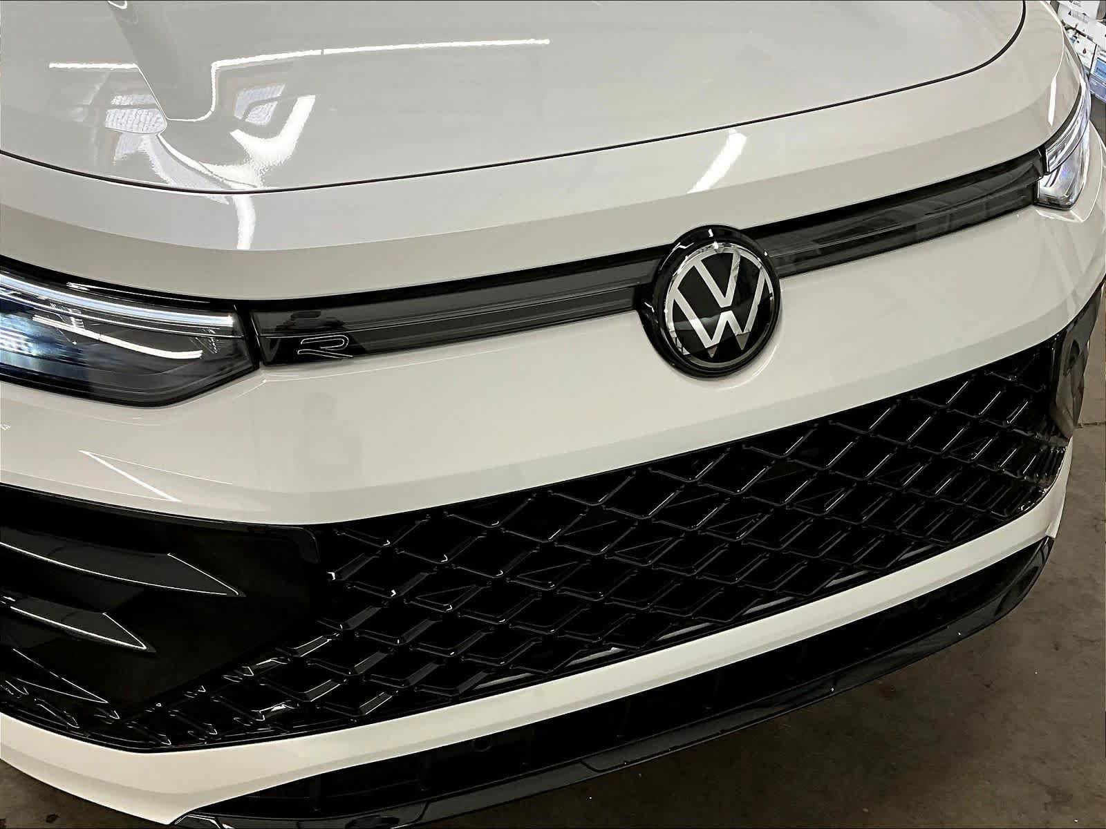 New 2026 Volkswagen Tiguan SE R-Line AWD/4WD image 32