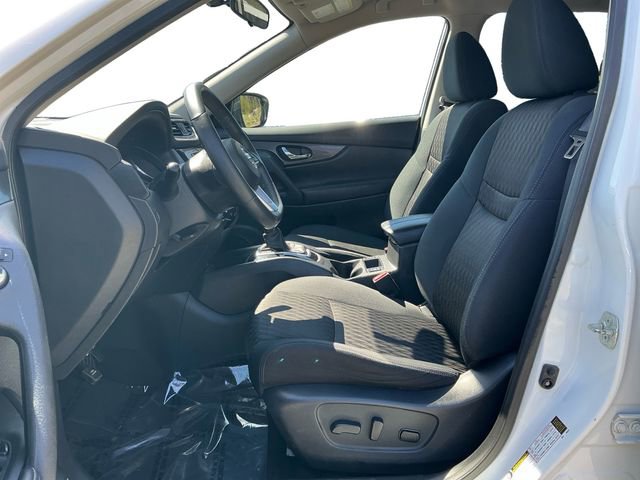 Used 2017 Nissan Rogue SV w/ SV Premium Package image 10