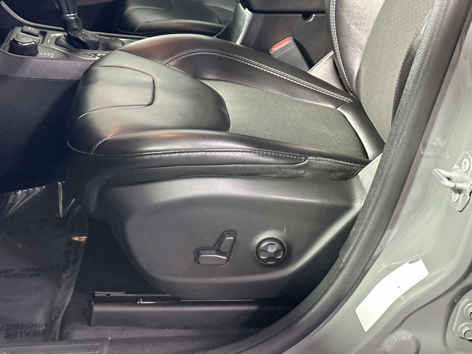 Used 2019 Jeep Cherokee Latitude Plus w/ Comfort/Convenience Group image 14