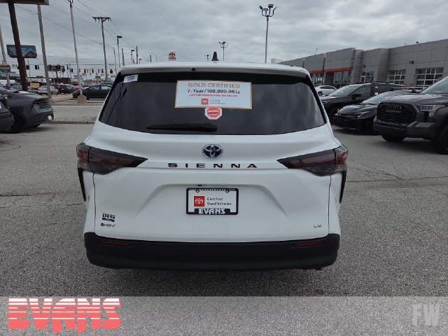 Certified 2025 Toyota Sienna LE FWD image 28