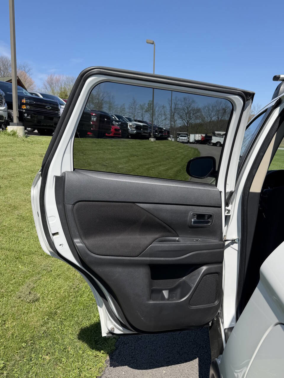 Used 2020 Mitsubishi Outlander ES AWD/4WD image 42